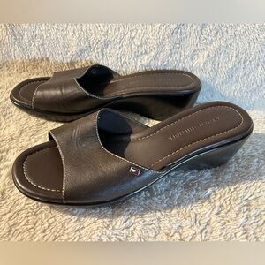 Tommy Women’s Dark Brown Trudy Slip On Sandals, Size 8 (SH01)